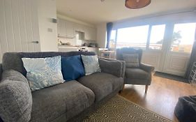 Beau - Brambles Chine, Colwell Bay - 5 Star Wifi - Short Walk To The Hut And Beach - 1 Night Stays Available - Ferry Offers